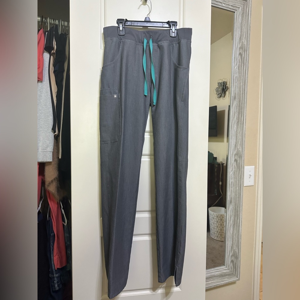 Graphite Kade Figs scrub pants small tall